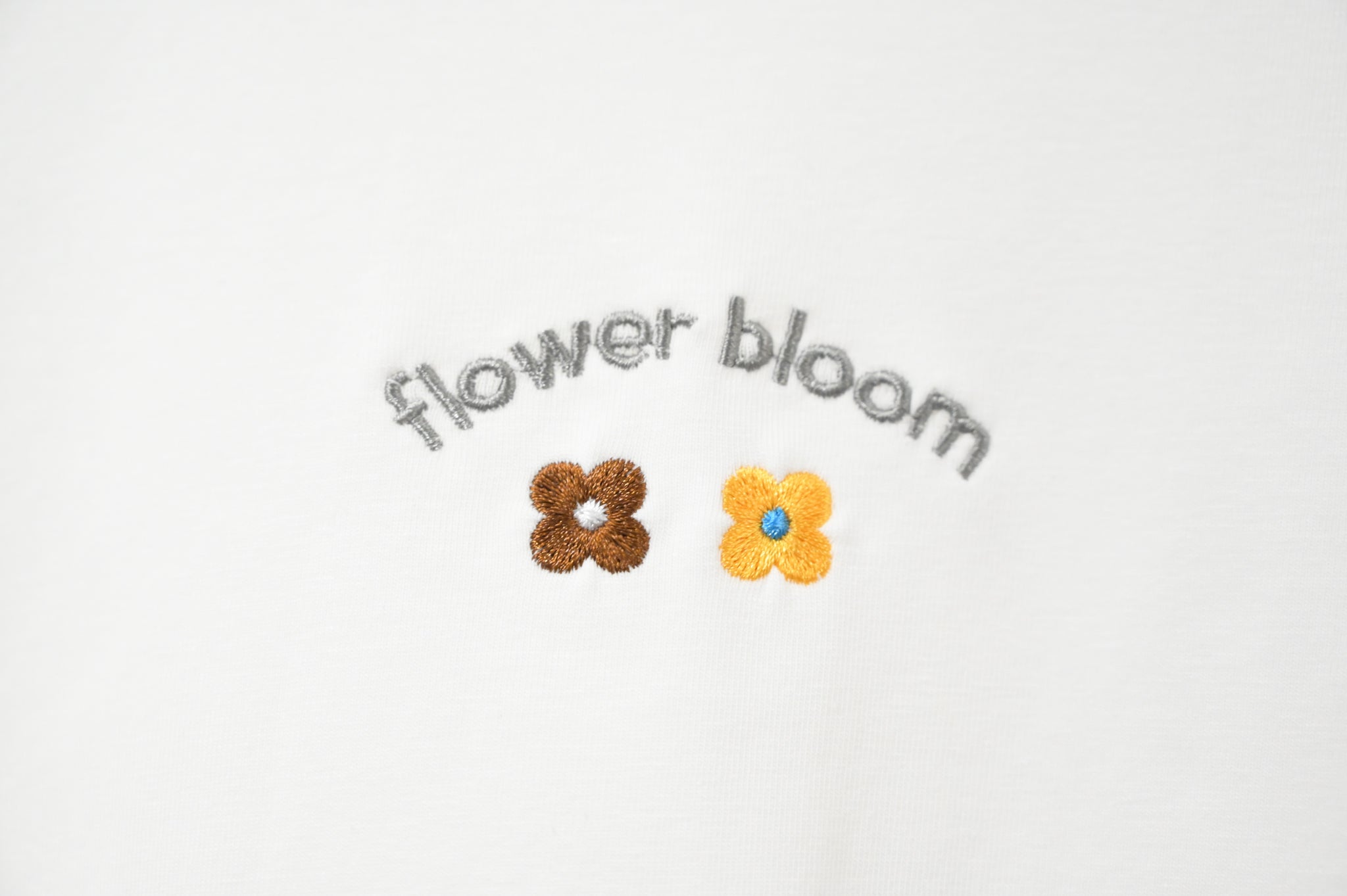 夏季 小花刺繡上衣 – 精緻小花刺繡,氣質滿分 - Image 10