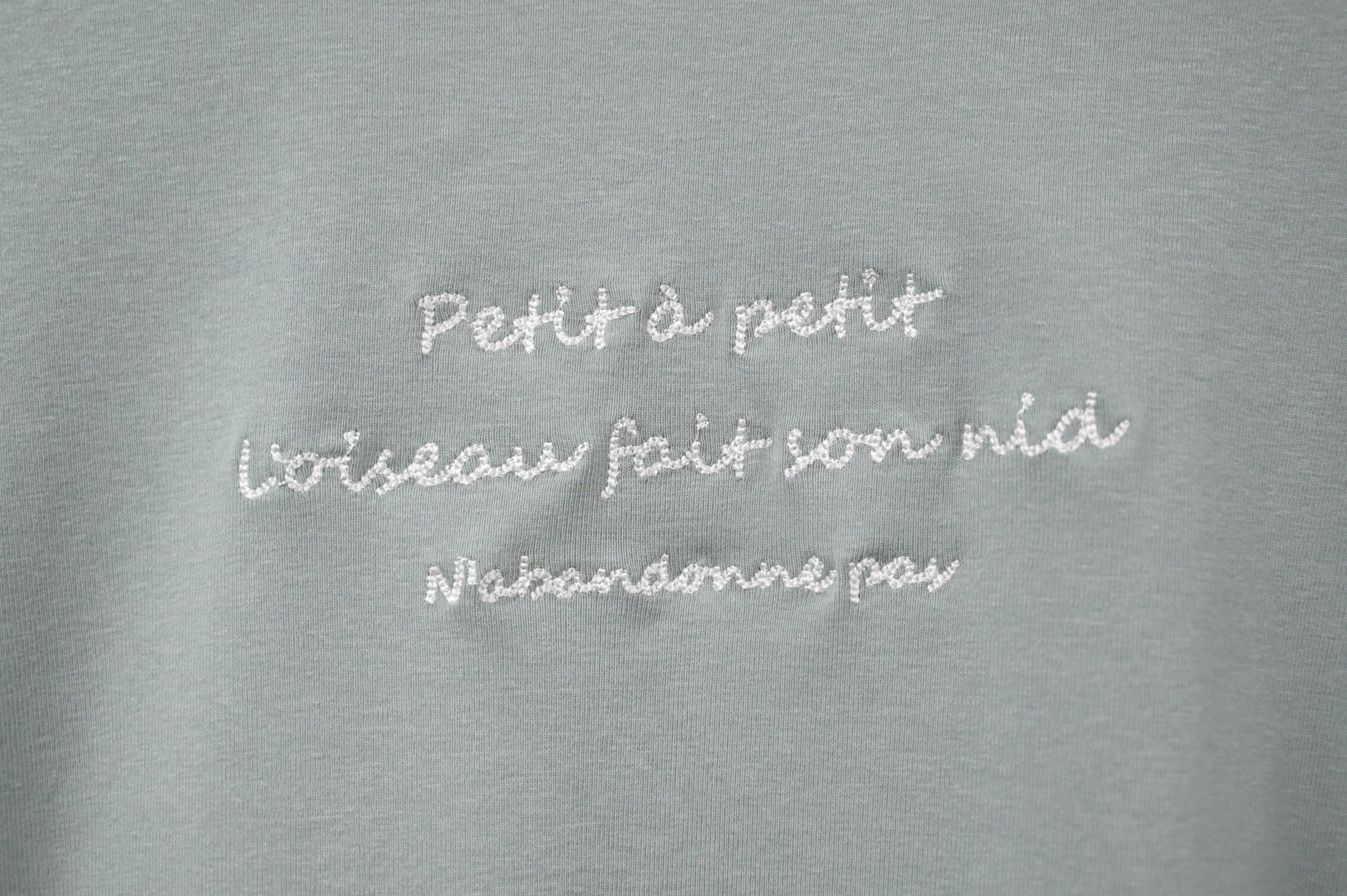 夏季 刺繡字純棉上衣 – 英文刺繡字,純棉透氣 - Image 9